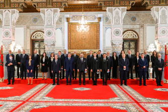 Sa Majesté le Roi Mohammed VI, que Dieu L'assiste, accompagné de S.A.R. le Prince Héritier Moulay El Hassan et de S.A.R. le Prince Moulay Rachid, a présidé, jeudi 7 octobre 2021 au Palais Royal à Fès, la cérémonie de nomination des membres du nouveau gouvernement.