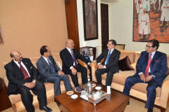 Le Chef du gouvernement reçoit le ministre des Affaires Etrangères, vice-Premier ministre du Yémen