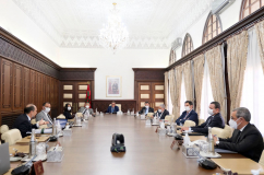 رئيس الحكومة يعقد اجتماعا مع  ممثلي المجموعة المهنية لبنوك المغرب ورئيس الاتحاد العام لمقاولات المغرب بخصوص  مشروع ميثاق الاستثمار الجديد 