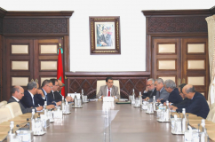 رئيس الحكومة يترأس الاجتماع الأول للجنة الوزارية للاتمركز الإداري